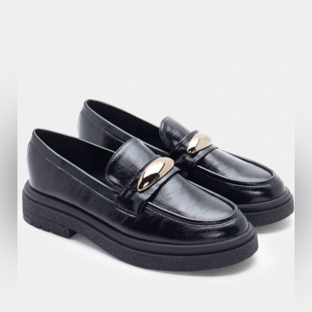 Black Leather Chain-Accent Loafers - Women